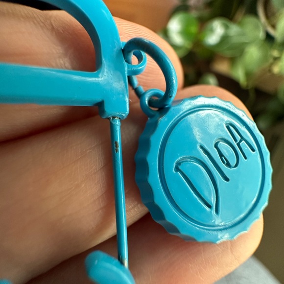 Christian Dior Streetware GWP pin or necklace charm - Picture 7 of 8